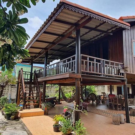 Seesea Thai Wooden House On Beachfront Prachuap Khiri Khan Buitenkant foto