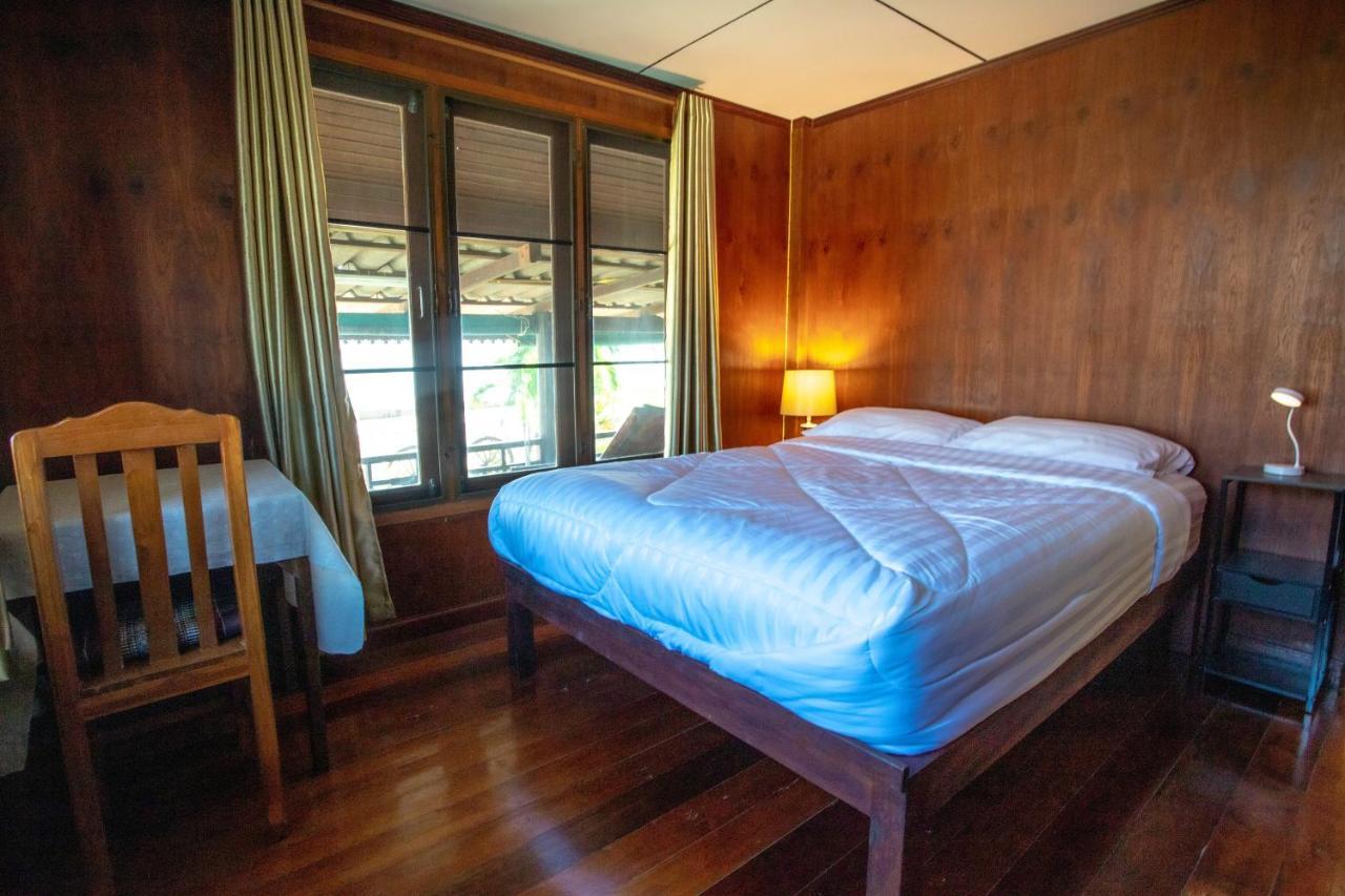 Seesea Thai Wooden House On Beachfront Prachuap Khiri Khan Buitenkant foto