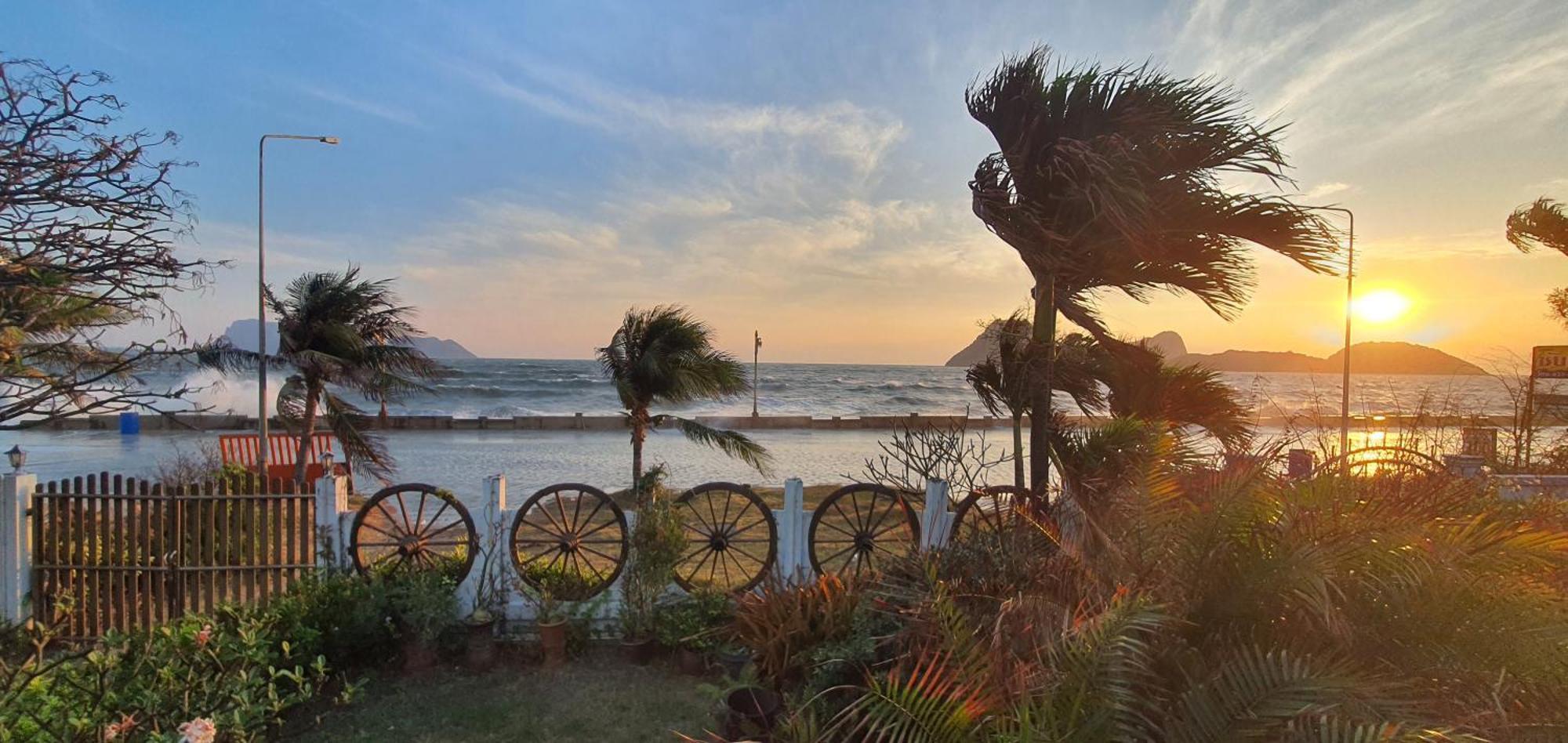 Seesea Thai Wooden House On Beachfront Prachuap Khiri Khan Buitenkant foto